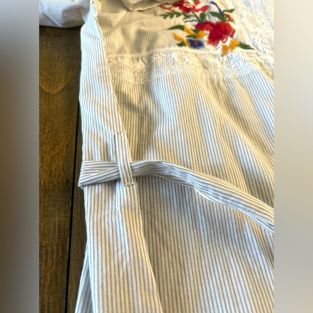 CC Chic Connection White/gray striped Shirt Belted Dress with Floral embroidery - Picture 8 of 13